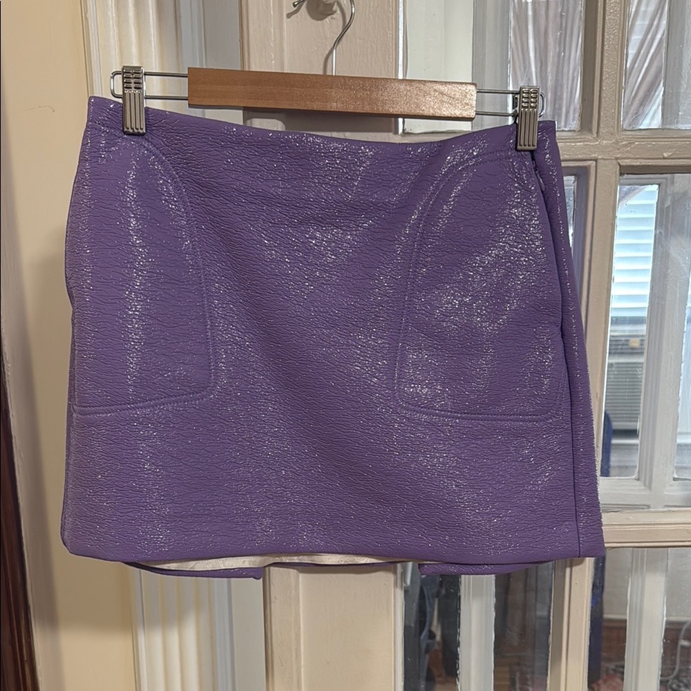 Courrèges
Re-edition logo-patch mini skirt in the back
Good condition, size 38 - Picture 2 of 4